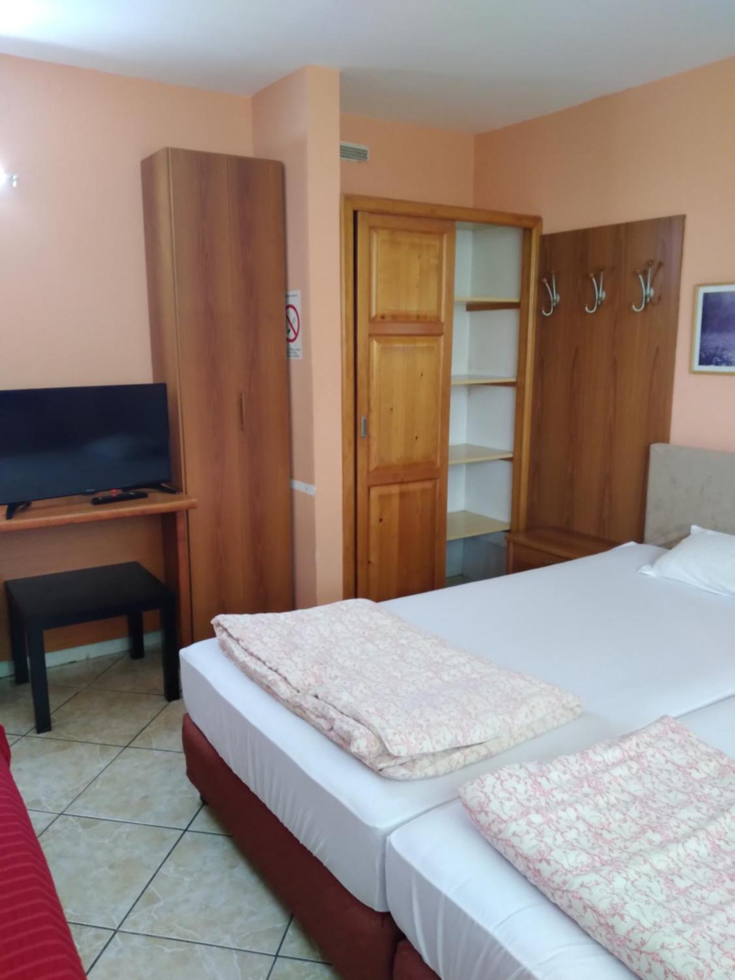 Hostel Bata Kanjiža Екстериор снимка